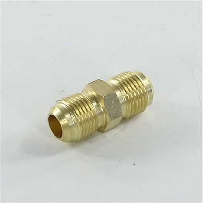 Переходник 3/8M x 3/8M SAE (внеш-внеш) Переходник 3/8M x 3/8M SAE (внеш-внеш)