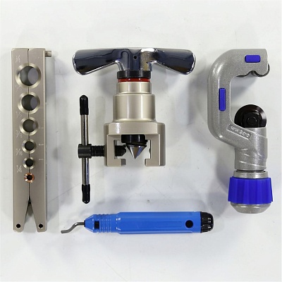 Вальцовка CT-N806A-L эксцентриковая 1 плашка 1/4"-3/4" пласт.кейс синий Вальцовка CT-N806A-L эксцентриковая 1 плашка 1/4"-3/4" пласт.кейс синий