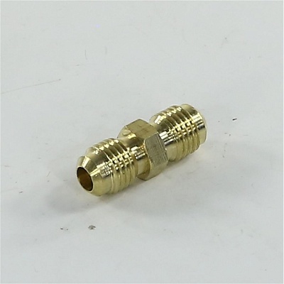 Переходник 1/4M x 1/4M SAE (внеш-внеш) Переходник 1/4M x 1/4M SAE (внеш-внеш)