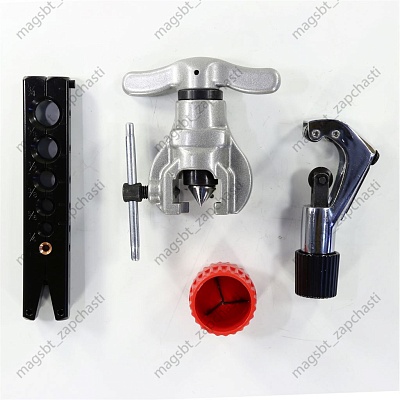 Flaring machine CT-806A-L eccentric 1 die 1/4" - 3/4", red suitcase (with pipe cutter and reamer) Flaring machine CT-806A-L eccentric 1 die 1/4" - 3/4", red suitcase (with pipe cutter and reamer)
