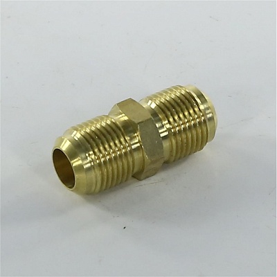 Переходник 1/2M x 1/2M SAE (внеш-внеш) Переходник 1/2M x 1/2M SAE (внеш-внеш)