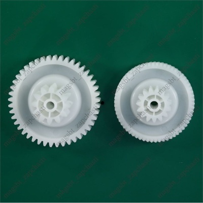 Шестеренка мясорубки Bosch Siemens D70/63мм h45мм z57/17 прям/прям D30/27мм h31мм z45/12 кос/прям к-кт 2шт photo 2410458